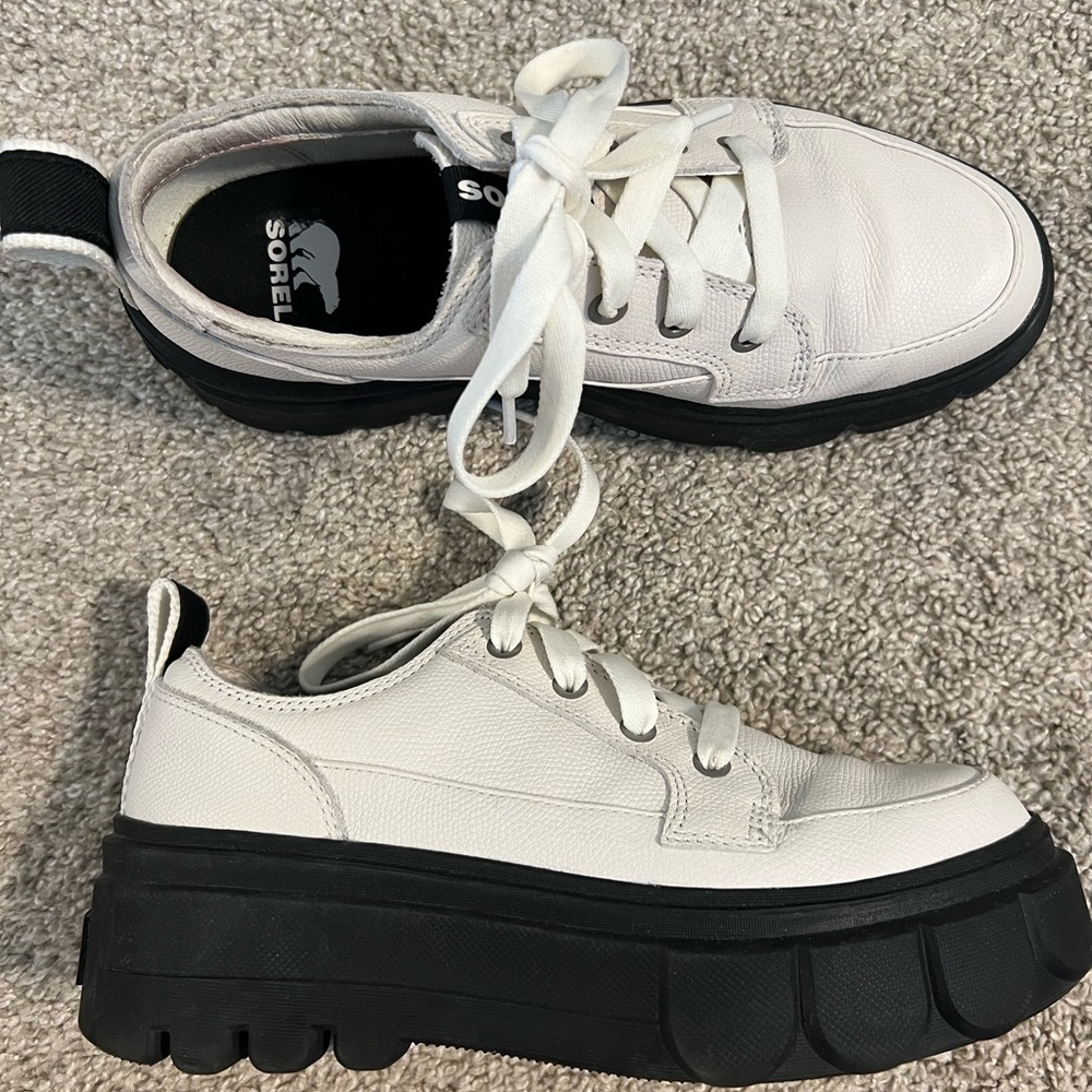 Sorel Women's Cream and Black Platform Shoes